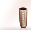Grabvase mit Plastik Einsatz Thyche: Blumenvasen für ein Grab aus Bronze