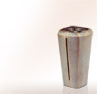 Grabvase mit Plastik Einsatz Kleio: Vase für ein Grab aus Bronze