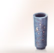 Grabvase mit Plastik Einsatz Endymia: Vasen für ein Grab aus Bronze